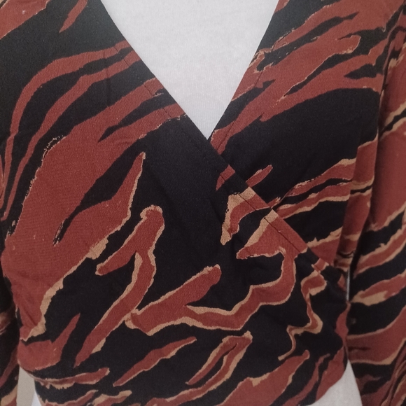 NWT BP Nordstrom Brown Burnout Tiger Stripe VNeck Crop Top Faux Wrap  Sm… - Picture 4 of 13